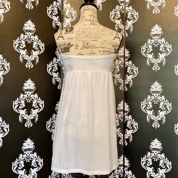 ๐ Super Cute White Ruffle Swimsuit Cover Up! - Picture 4 of 5